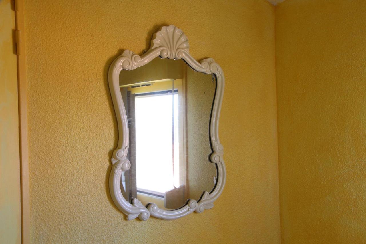 De La Couleur Aux Marquises Lägenhet La Londe-les-Maures Exteriör bild